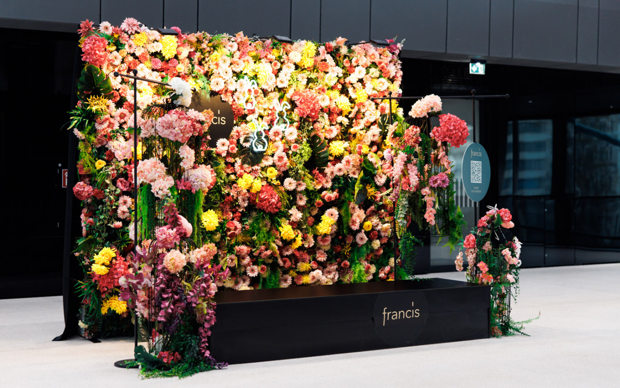 FRANCIS feiert Ostern