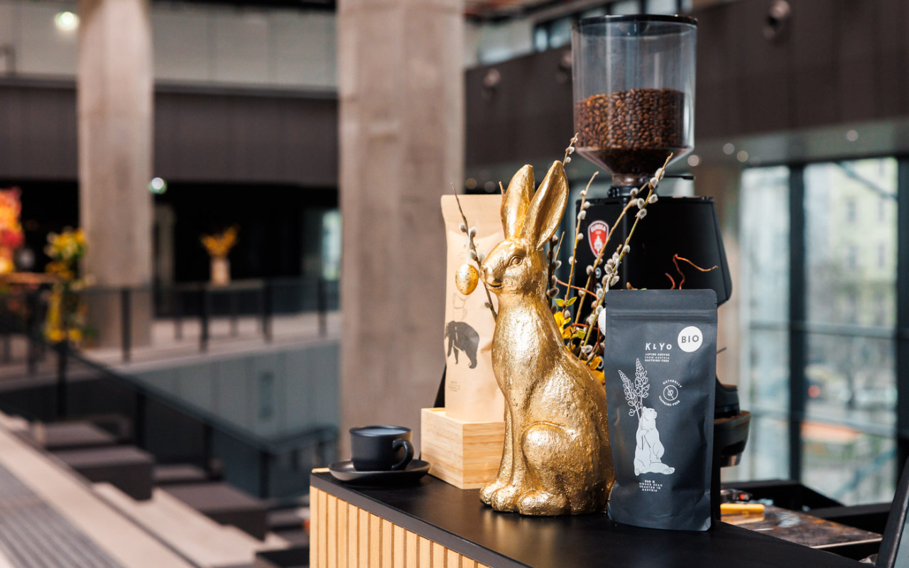 FRANCIS feiert Ostern