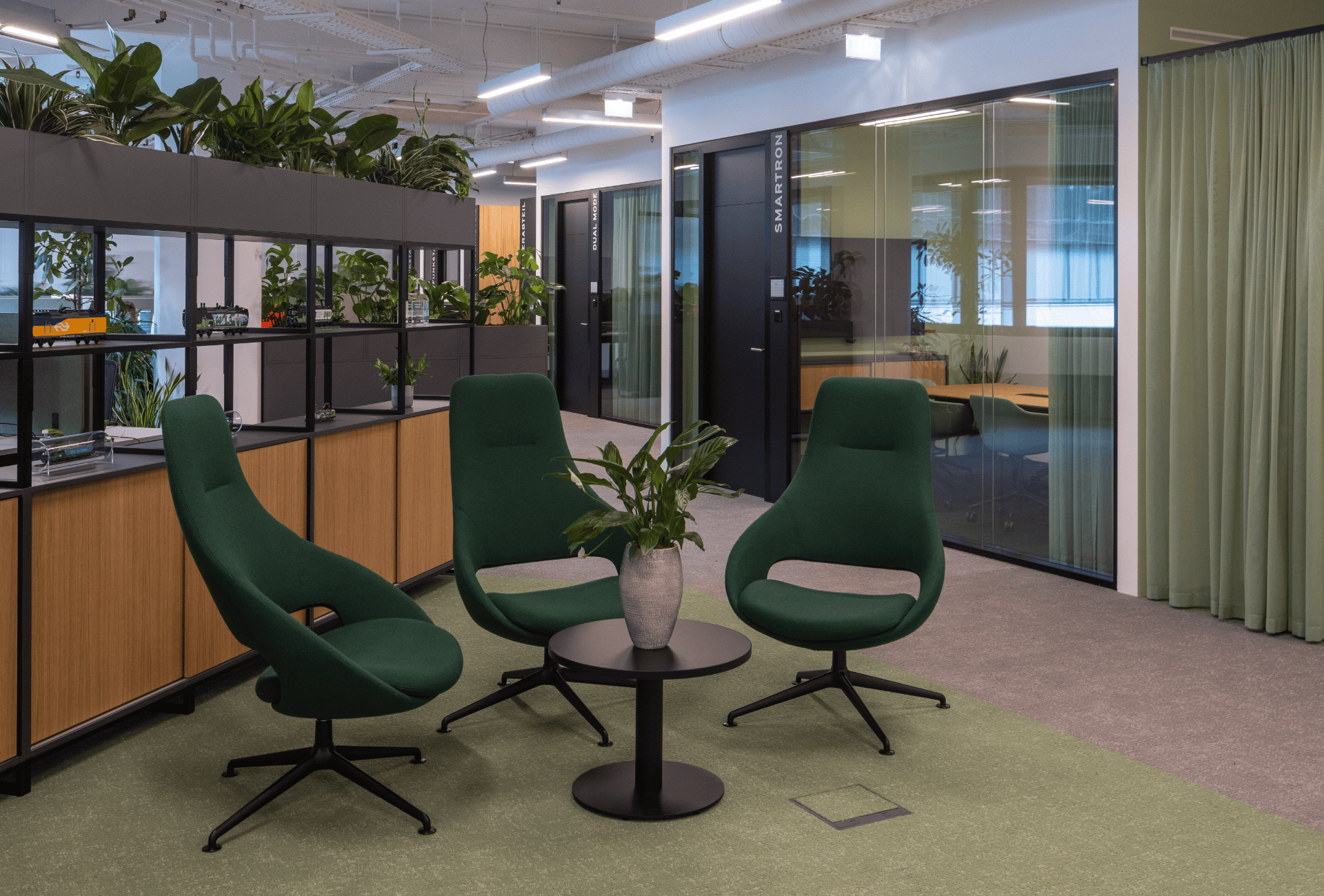 BÜROS MIT DEM GEWISSEN ETWAS